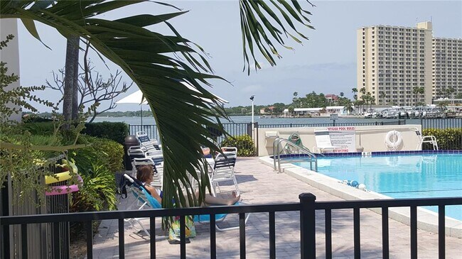 Building Photo - 7420 Bay Island Dr S