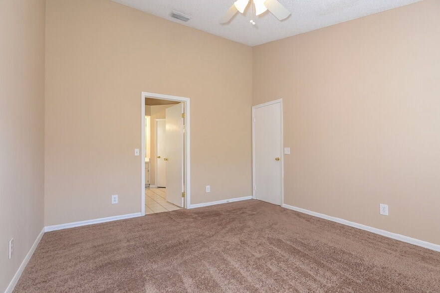 Building Photo - 9755 Fox Hollow Rd