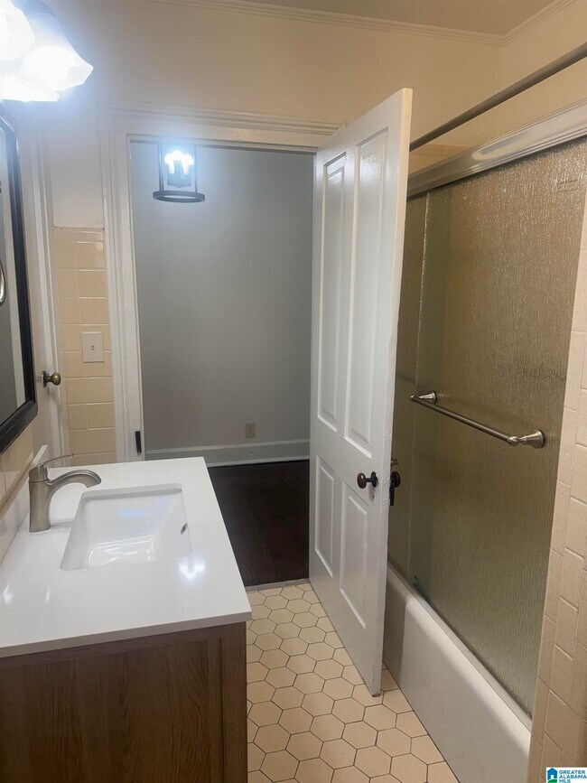 Building Photo - 3904 8th Ct S