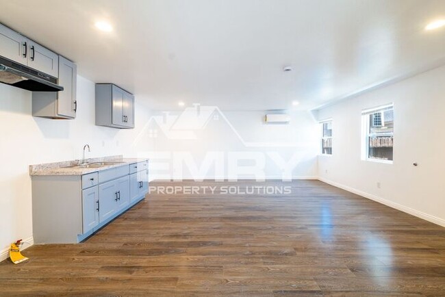 Building Photo - Beautiful 2 Bed Apartment in Huntington Pa...