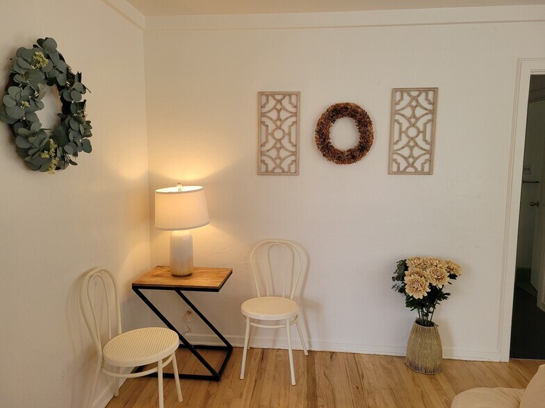 Building Photo - 1120 Evans Ave