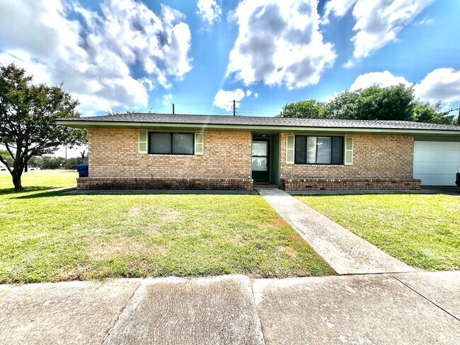 Building Photo - 129 Village