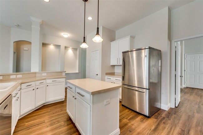 Building Photo - 10733 Vista Heights Blvd