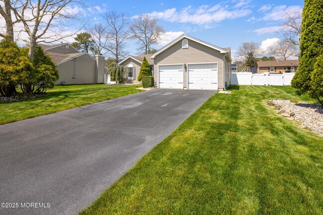 Building Photo - 148 Mizzen Ave