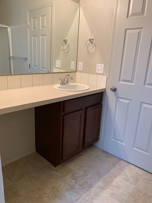 Building Photo - Beautiful new 3 bed 2 bath home in a quiet Star neighborhood.