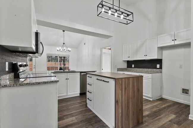 Building Photo - 110 St Ives Way
