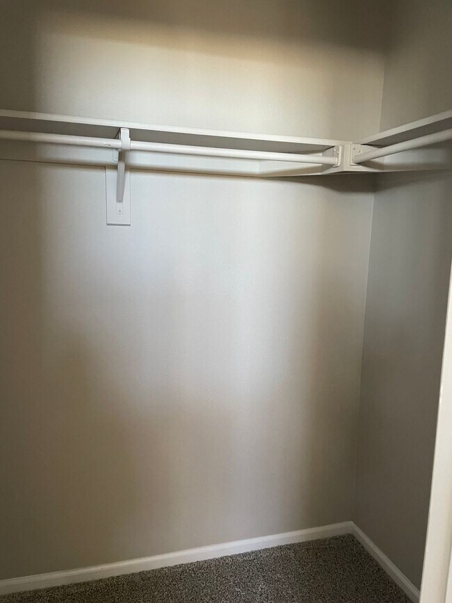 Building Photo - Renovated Home with A/C!