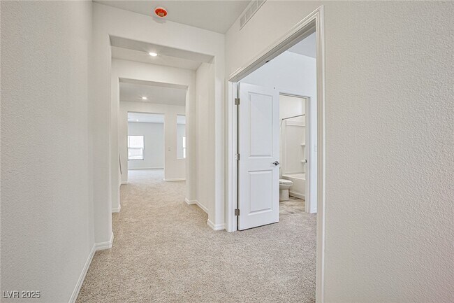 Building Photo - 7523 Castlegreen Ave