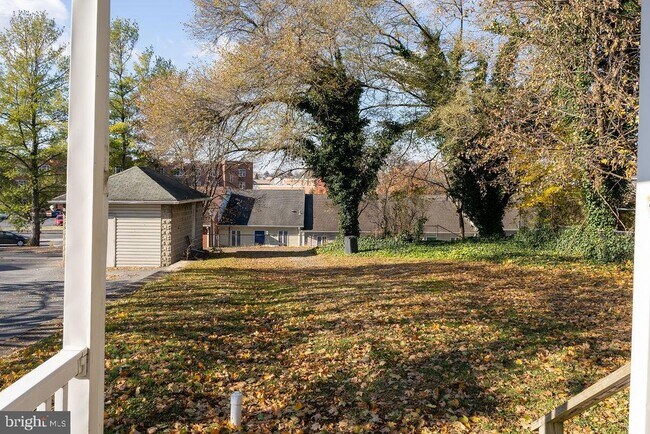 Building Photo - 313 Frederick St