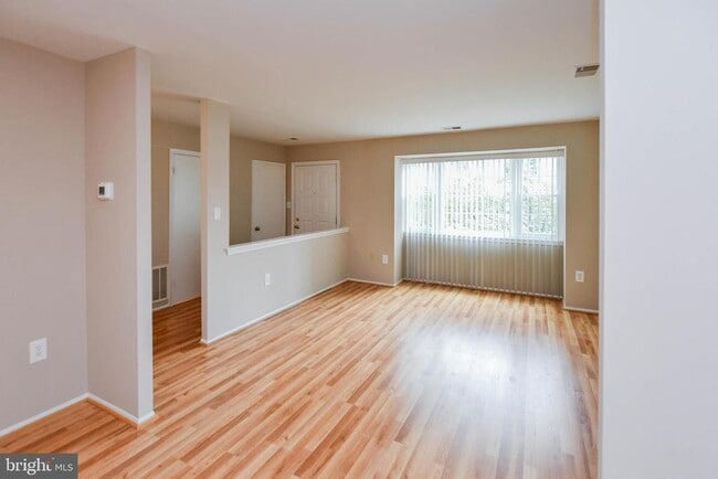 Building Photo - 15043 Cherrywood Dr