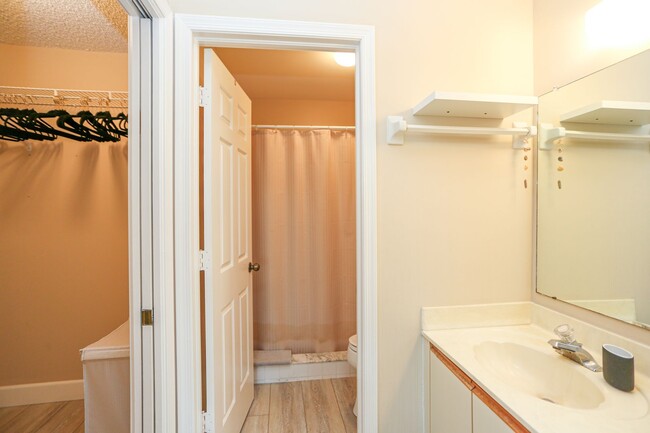 Building Photo - **ANNUAL OR SEASONAL RENTAL**