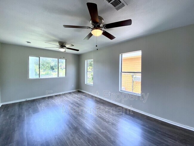 Building Photo - 1445 Delgado St