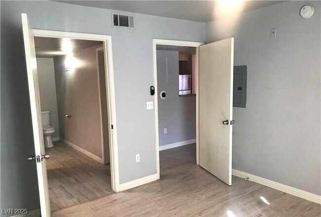Building Photo - 555 E Silverado Ranch Blvd