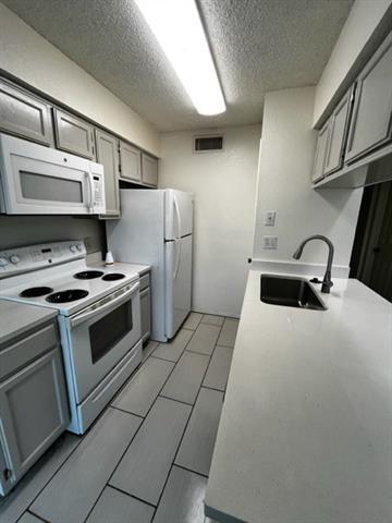 Building Photo - 5750 Phoenix Dr