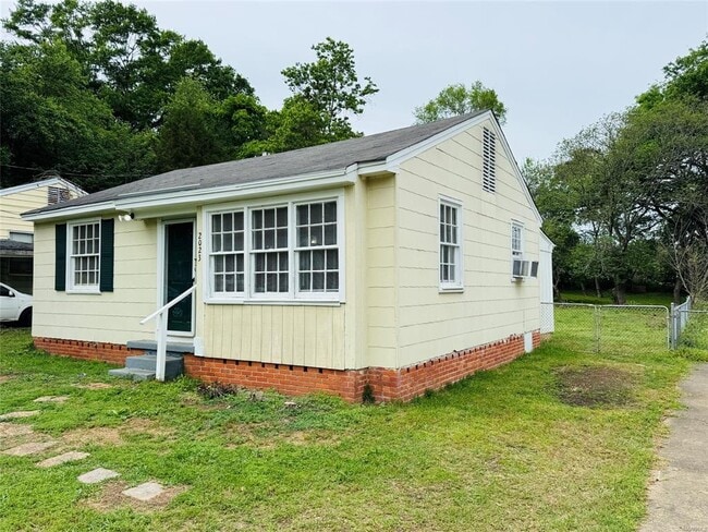 Building Photo - 2023 Windsor Ave