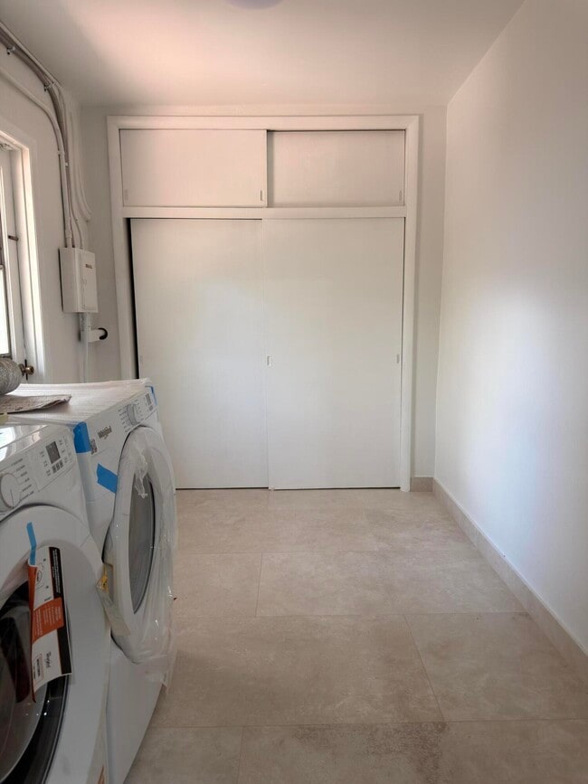 Building Photo - 7500 SW 98th Ct