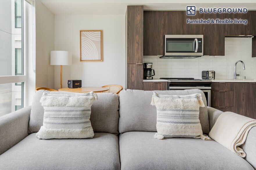 Building Photo - 238 13th St