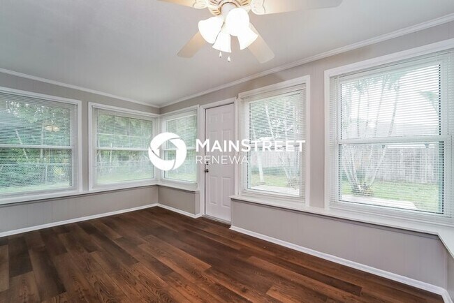 Building Photo - 3 Bedroom Pet-Friendly Home in VENICE, FL with Main Street Renewal