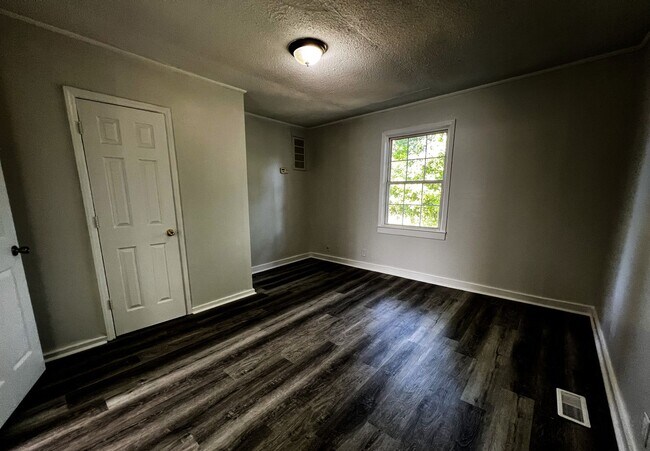 Building Photo - Walnut Cove Country Living with 2 Bedrooms, 1 Bath & Huge Bonus Space