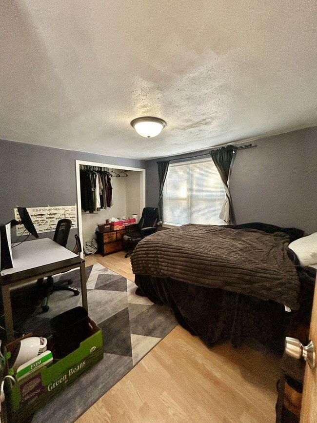 Building Photo - AVAILABLE JUNE - Updated 4 Bed 2 Bath