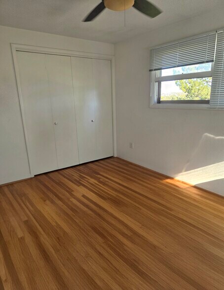 Upstairs Master Bdrm can fit a California King - 1409 2nd West Hill Dr