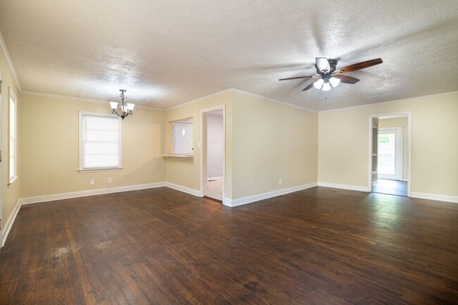 Building Photo - Conveniently located Midtown home - near h...