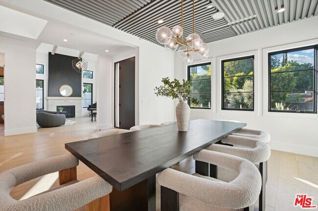 Building Photo - 5124 Calvin Ave