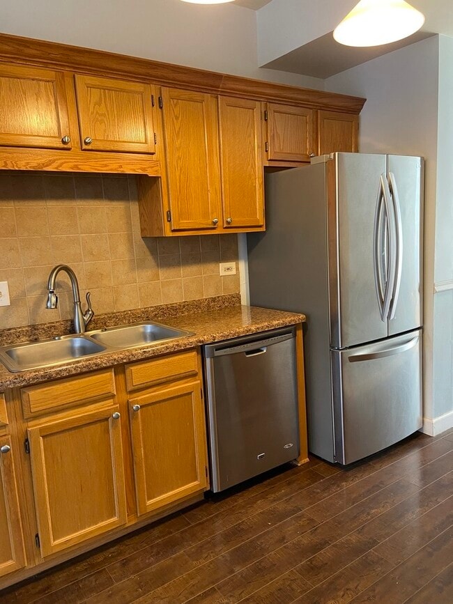 Building Photo - 2203 Rossiter Pkwy