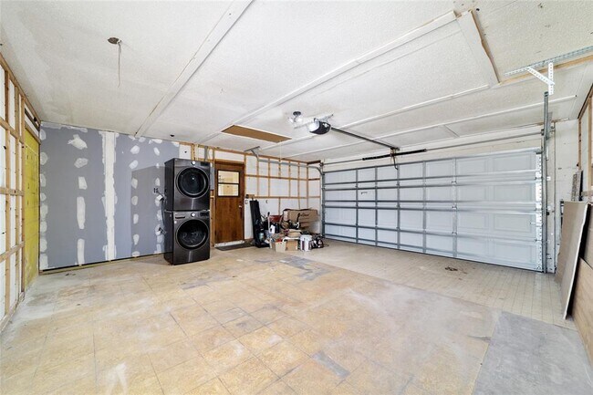 Building Photo - 5330 King's Ct