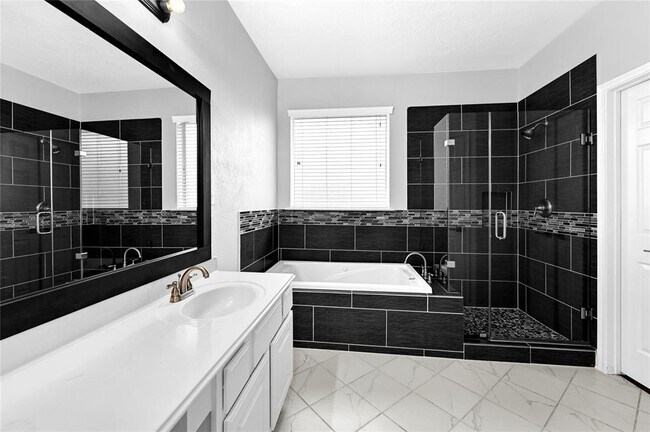 Building Photo - 7531 Oakwood Canyon Dr