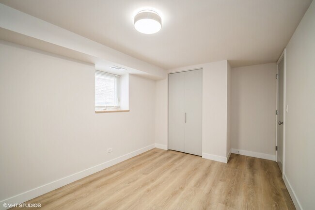 Building Photo - 841 N Mozart St