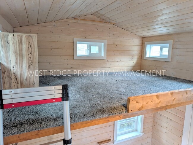 Building Photo - 5326 N Montana Ave