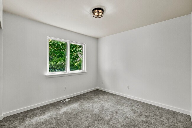 Building Photo - ? Spacious Snohomish Home with Luxury Features & Room to Live! ?
