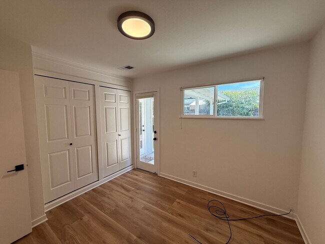 Building Photo - BEAUTIFULLY UPDATED SINGLE LEVEL 3BR/2BA HOME IN PRIME MILL VALLEY LOCATION