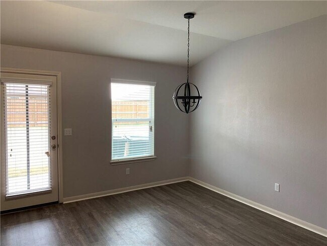 Building Photo - 4 Bed, No Carpet Home in Kyle, Available for July Move-In