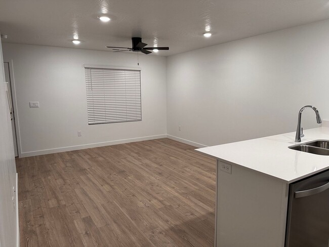 Building Photo - $300 OFF FIRST MONTHS RENT. Dog Friendly! ...