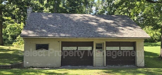 Building Photo - 7506 W Jefferson Blvd
