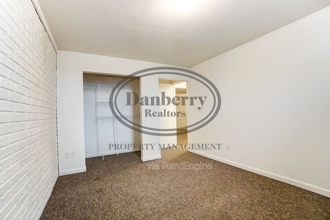 Building Photo - 3704 Willow Run Dr