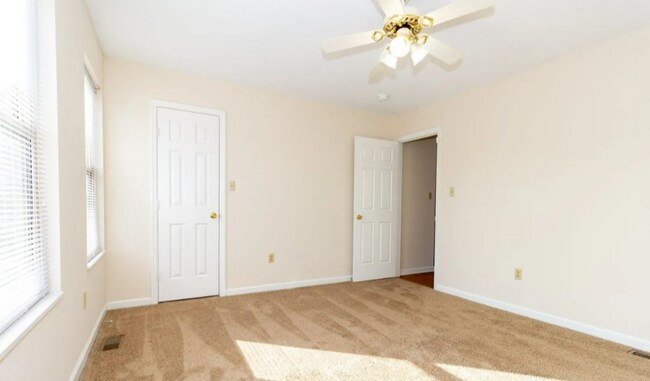 Building Photo - 429 Garden City Dr