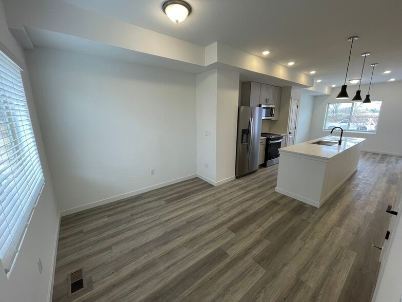 Building Photo - 15275 W 68th Pl