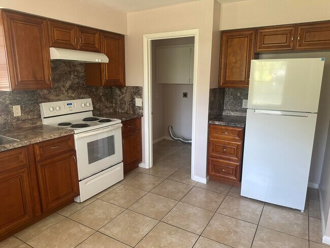 Building Photo - 744 SE Fallon Dr