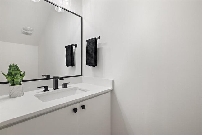 Building Photo - 1903 Frazier Ave