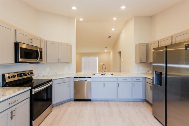 Building Photo - 992 First Dr