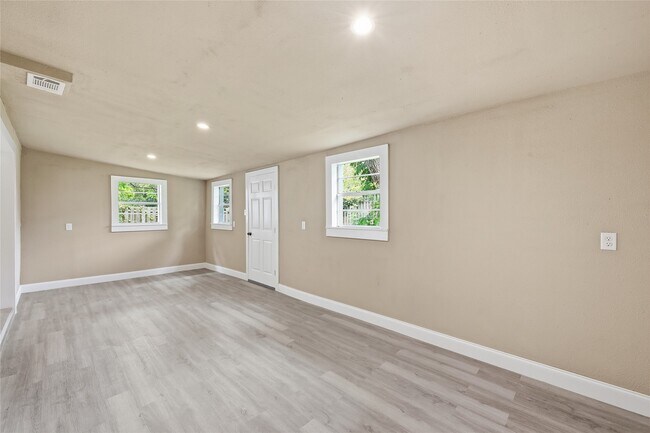 Building Photo - 3930 Hartel St
