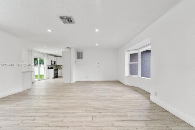 Building Photo - 3192 NW 40th Ct
