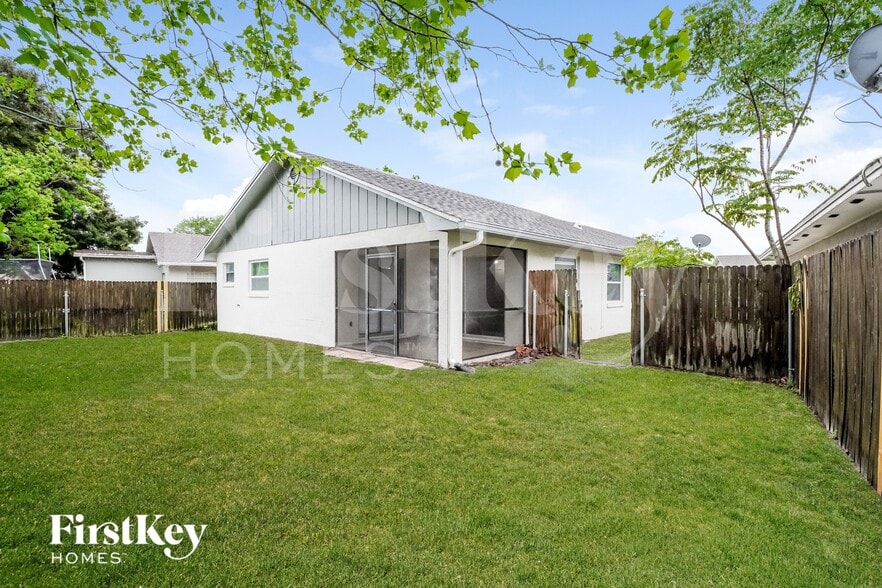 Building Photo - 10625 Wyndcliff Dr