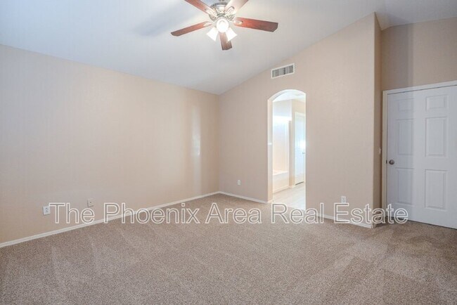 Building Photo - 3095 E Merrill Ave
