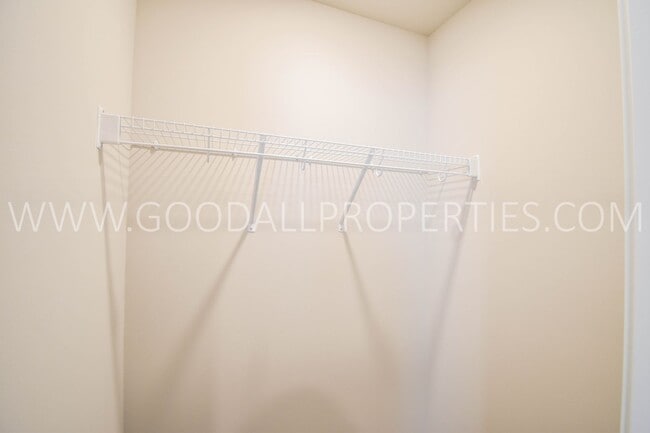 Building Photo - 4 Bedroom 3 Bath Ranch Finished Basement i...