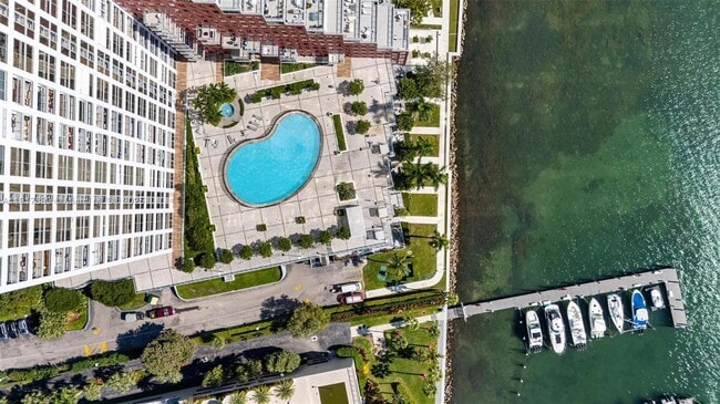 Building Photo - 1541 Brickell Ave