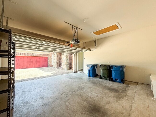 Building Photo - 7304 Meadow Glen Dr